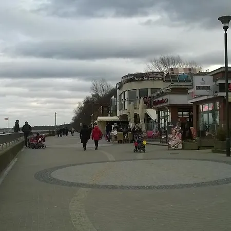 W Kolobrzegu Blisko Plazy, Parku I Promenady * 科沃布热格